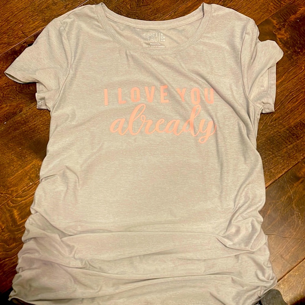 Maternity shirt never worn